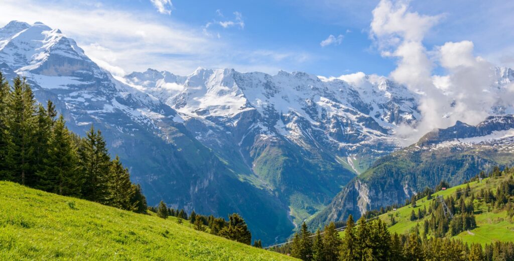 a picture of Swiss mountains to represent the collaboration of Effixis with FINMA in a creation of an open-source, simulation-based market risk software tool that will be adopted by market participants